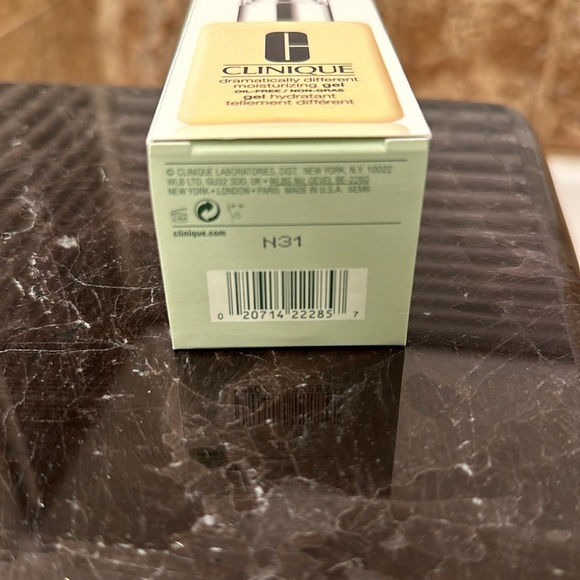 Clinique dramatically different moisturizing gel NEW in box - Picture 5 of 7